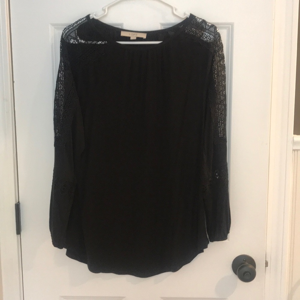 Lace sleeve detail top